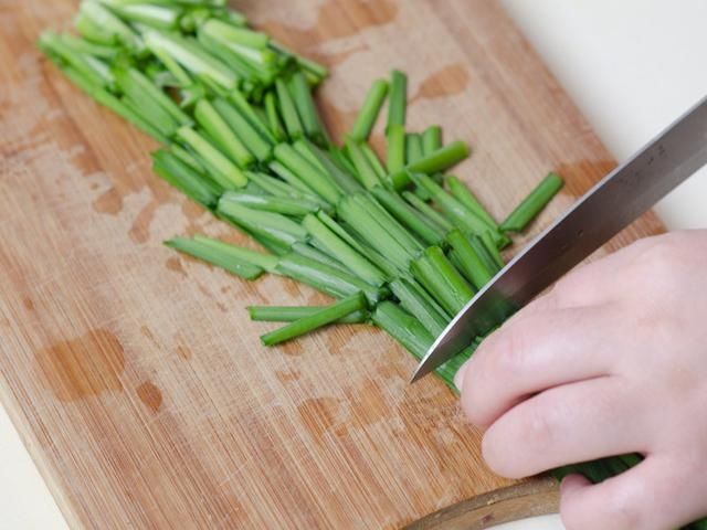 搅拌均匀|韭菜怎么搭配才好吃？分享5种不同的做法，鲜香又美味，老少皆宜
