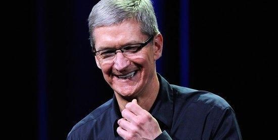 当iPhone 13恢复赠送充电头和耳机，网友：呃，还是别送了吧