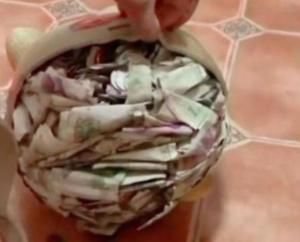 隐私|妈妈趁女儿上学不在家,偷偷砸开了闺女存钱罐,那场面太壮观