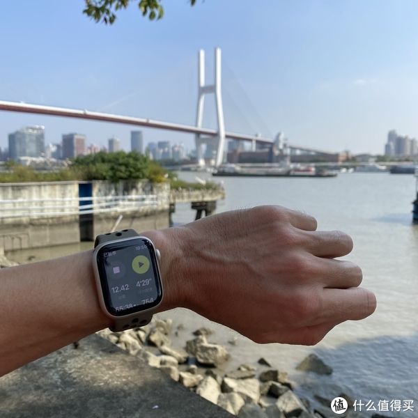 iphone|我的跑步装备 篇一百一十五：完全可以当跑表！Apple Watch S7 Nike 45mm蜂窝版（附与5代对比）