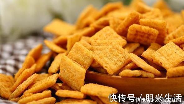 妇幼主任|吃一口需要代谢半个月,家长还在喂娃吃,妇幼主任:无知毁了孩子