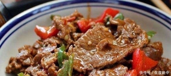 入味|炒牛肉别再加淀粉了!大厨:多加一点它,牛肉爽滑入味,嫩极了!