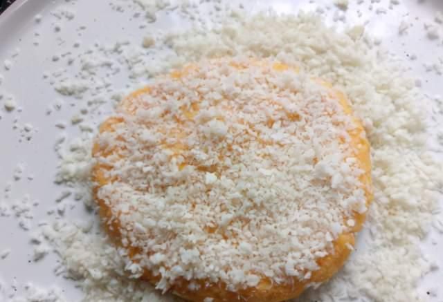 做南瓜饼,别只会加糯米粉,大厨:牢记3个小技巧,南瓜饼更香软