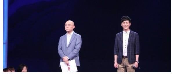 幸福|他上非誠(chéng)勿擾就遭24燈全滅，結(jié)果卻把女導(dǎo)演抱走，今兩人幸福甜蜜