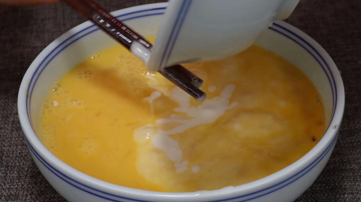 土豆淀粉|鸡蛋自从学会这做法,我一家一周做5次,5个做一锅,上桌就光盘