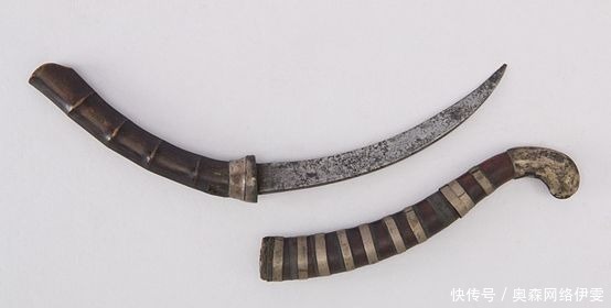 弯刀|电影《战狼》里造型别致的小弯刀,竟是源自东南亚收水果的镰刀