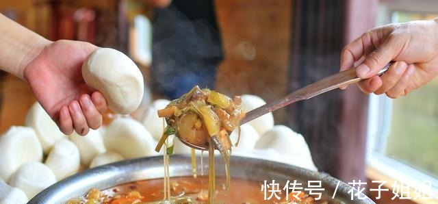 火锅|北方农村大锅菜，简单一切一扔，出锅香气四溢，两天不吃想得慌！