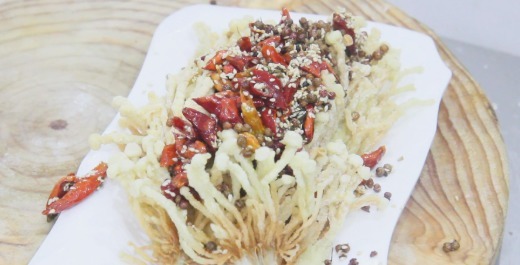 金针菇|1把金针菇,2个鸡蛋,厨师长的这种做法,吃一次就忘不掉