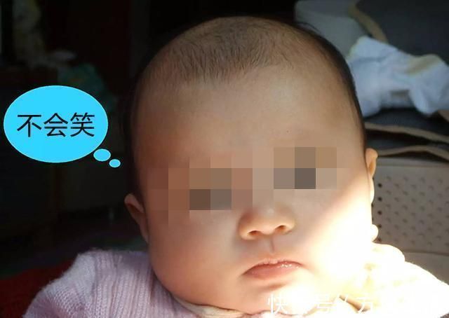 发育|“高冷”宝宝五个月还不会笑,邻居看到后脸色突变:赶紧带去检查