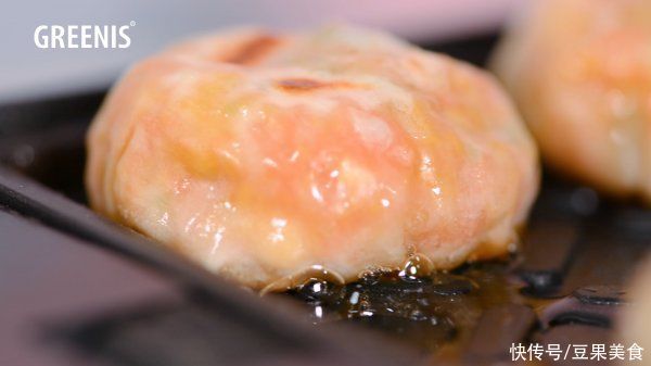 5种食材精心搭配，我要吹爆这款鸡蛋火腿煎包