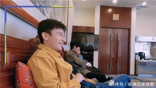 董子健穿名牌鞋遭打码,得知鞋子价格后,网友:原来如此!