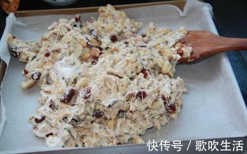 零食|网红零食雪花酥,其实自己在家也能做,甜而不腻,香酥可口