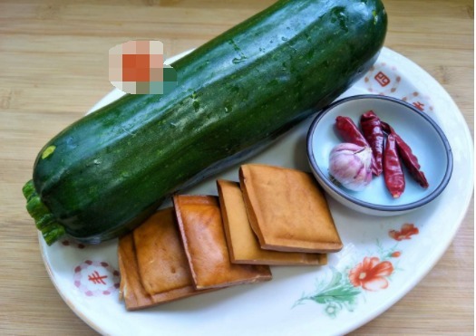 一道素小炒,清新爽口,上桌比肉菜受欢迎