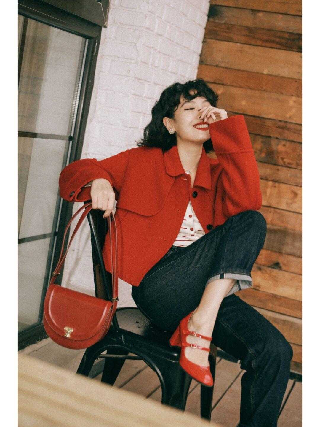 浪漫 牛仔裤真的很浪漫!用它搭配这四类上衣,完全不会暴露身材瑕疵