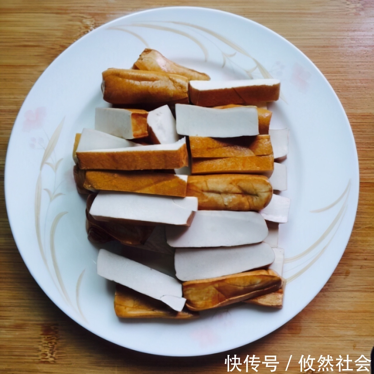 肉质|在家做芹菜香干小炒肉,芹菜清脆可口,肉质鲜美,健康有营养