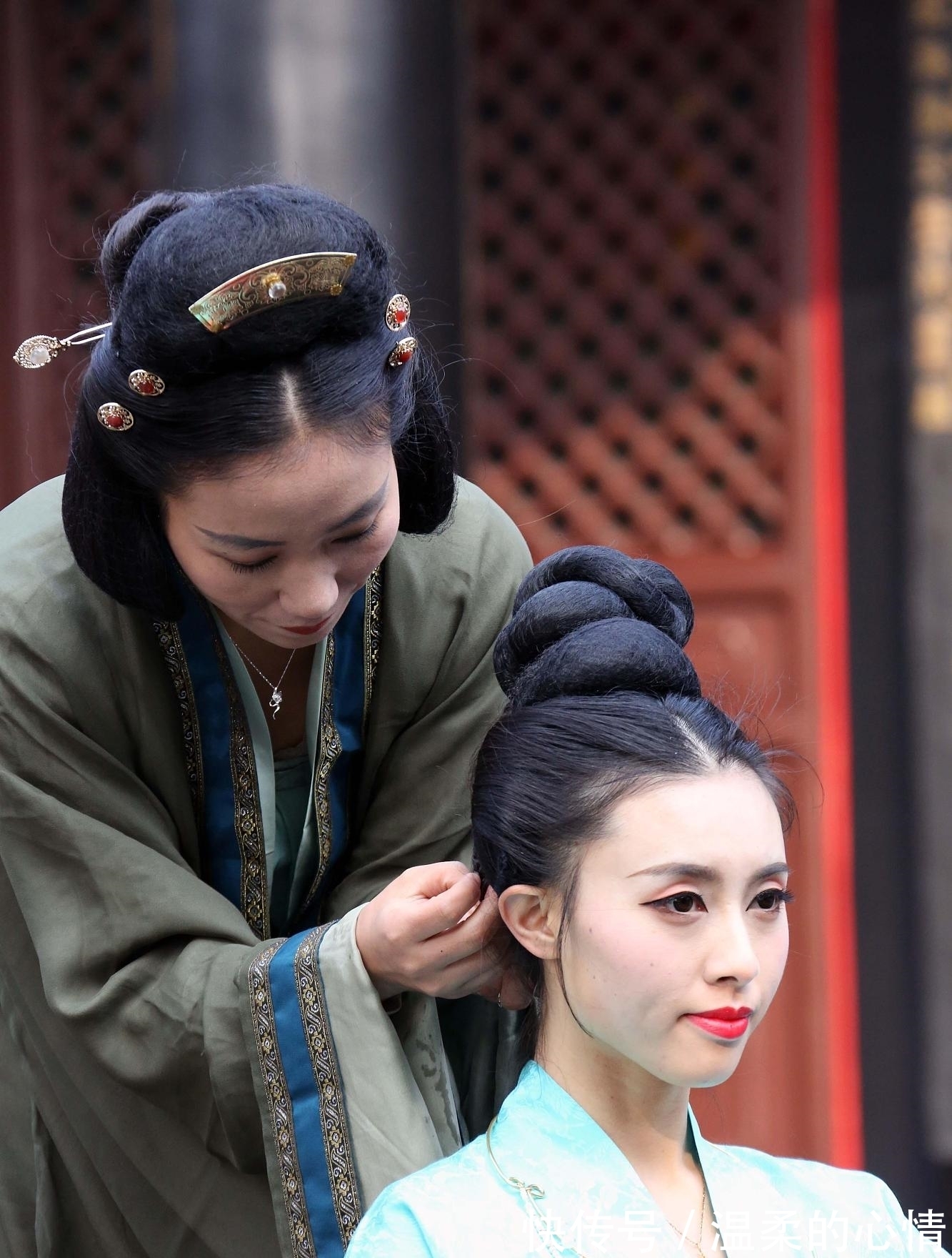 木匠|寡妇出上联“昨日今日明日,日复一日”,木匠是如何对出的?