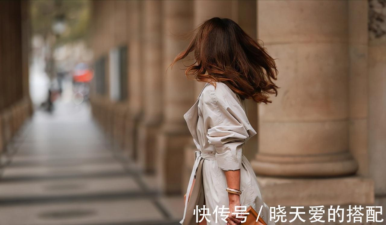 穿搭 秋天不错过这件单品!风衣演绎优雅复古风,穿起来太显气质