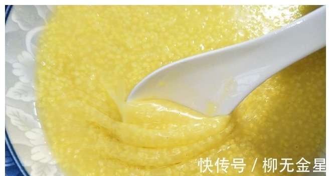 熬小米粥，除了水外多加1样，米油又厚又亮，浓香好喝！