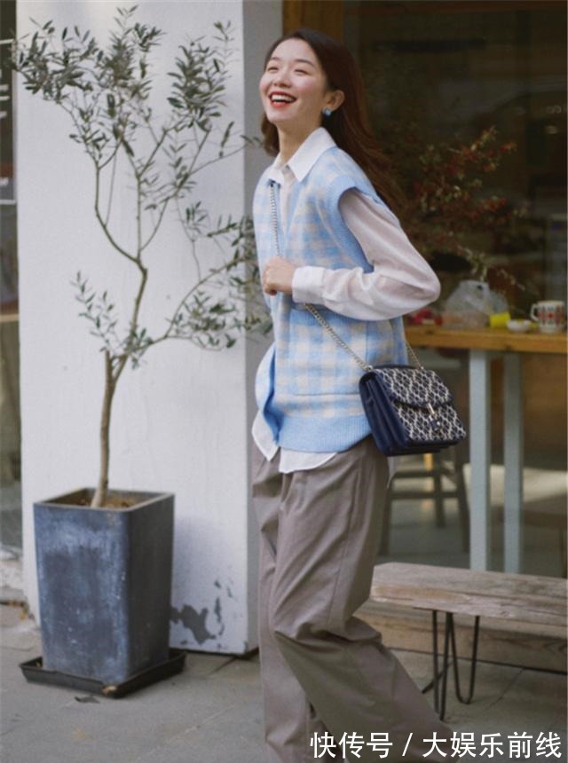 时髦 “衬衫+马甲”是早秋的标配，青春时尚又显瘦，你最喜欢哪一套！