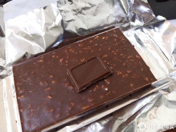 好吃的 篇二十七：来自俄罗斯的巧克力，爱莲巧榛子香草味牛奶巧克力试尝。