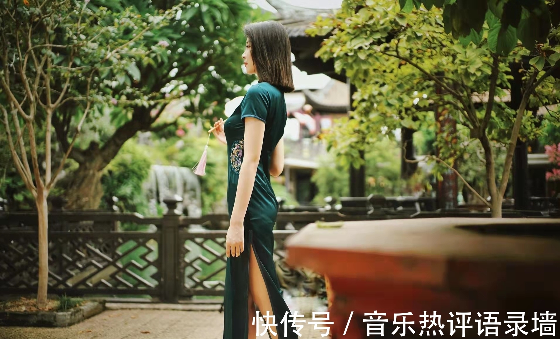 碧水流$七律:翠叶随风邀客笑,黄花映日对眸开