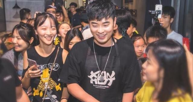 陈赫火锅店又出事,顾客吃饭天花板砸伤,索要30万赔偿款遭到拒绝