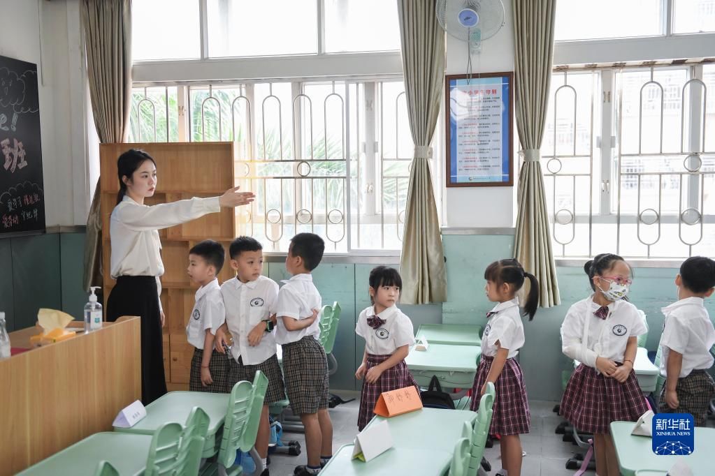 深圳市福田区南园小学|小朋友，你们的“萌新”港青老师正式上线啦