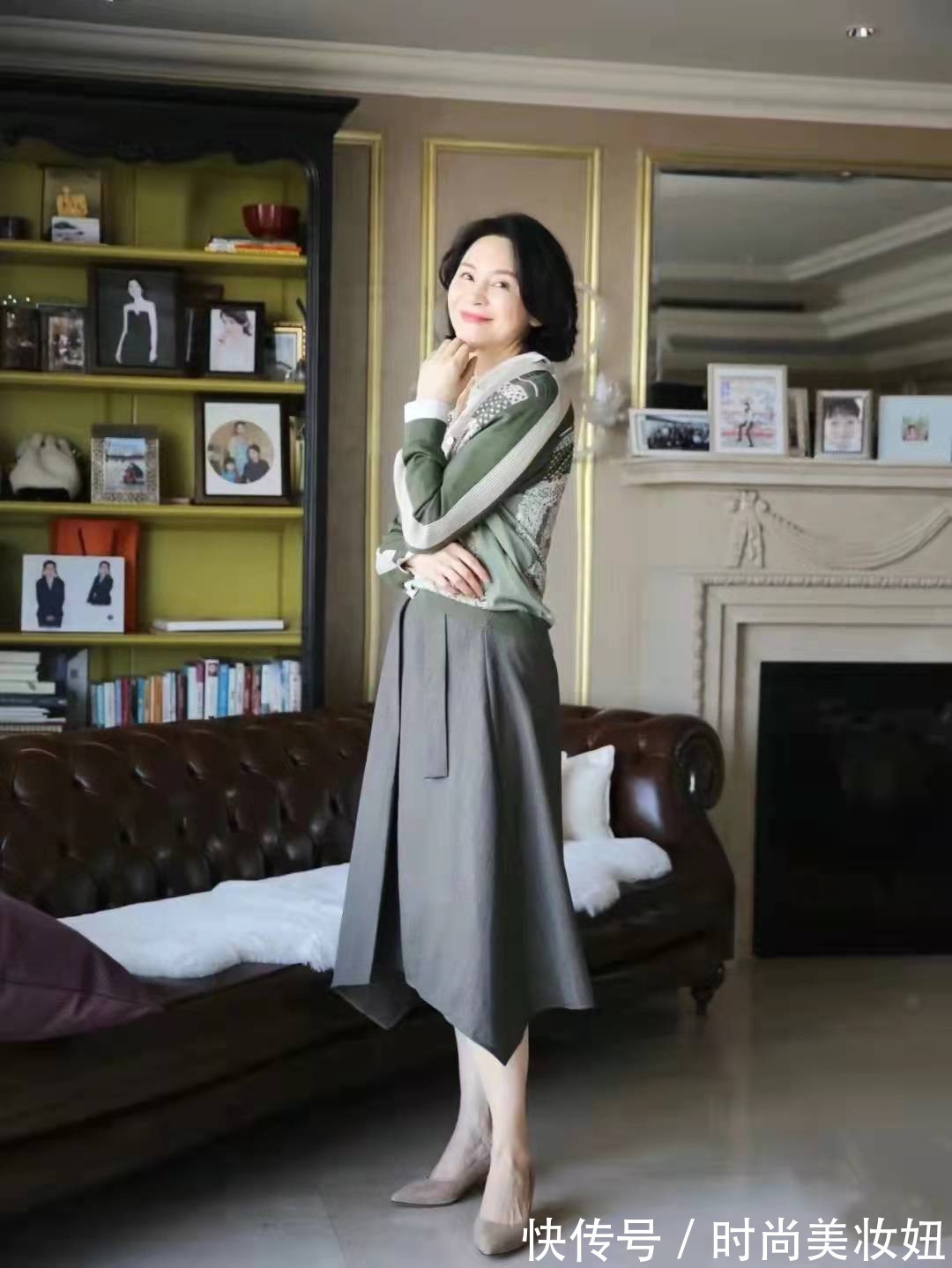 外套 50岁女人早春怎么穿?这位大姐的穿搭优雅大气,照着穿就行