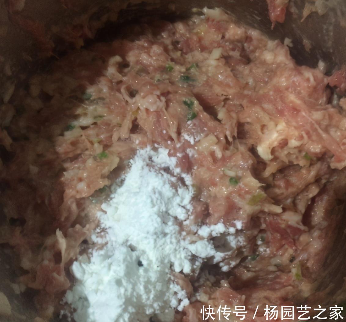 好吃|炸肉丸,牢记“3加2不加”,保证香酥可口,不散不腥不糊,好吃