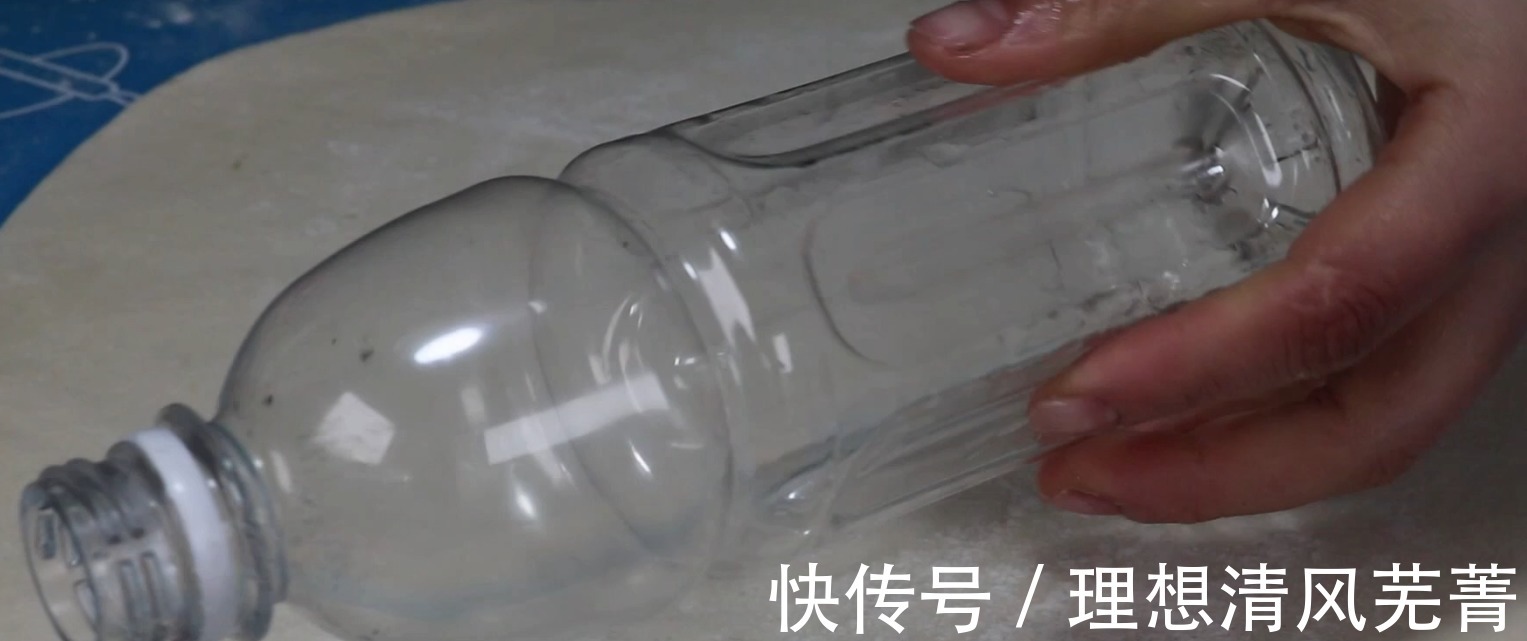 饺子皮|饺子皮别一个个擀了,找一个塑料瓶,一秒一个,超简单实用!