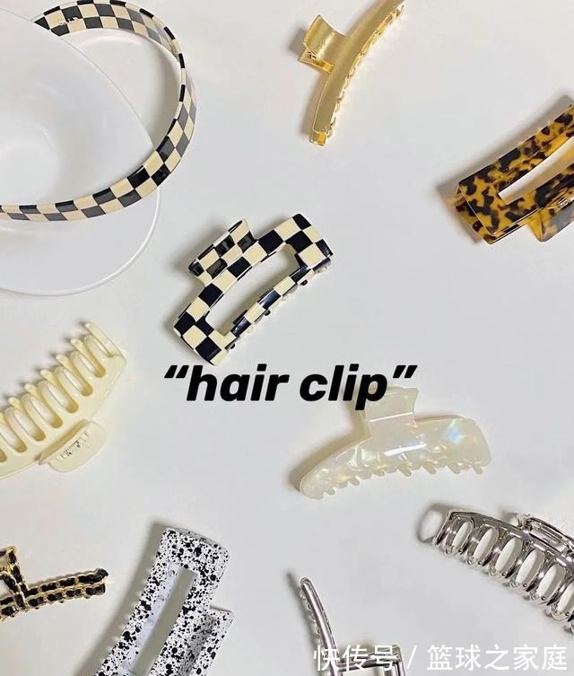 头发 别再披头散发了!这3个发型小技巧显嫩又高级!