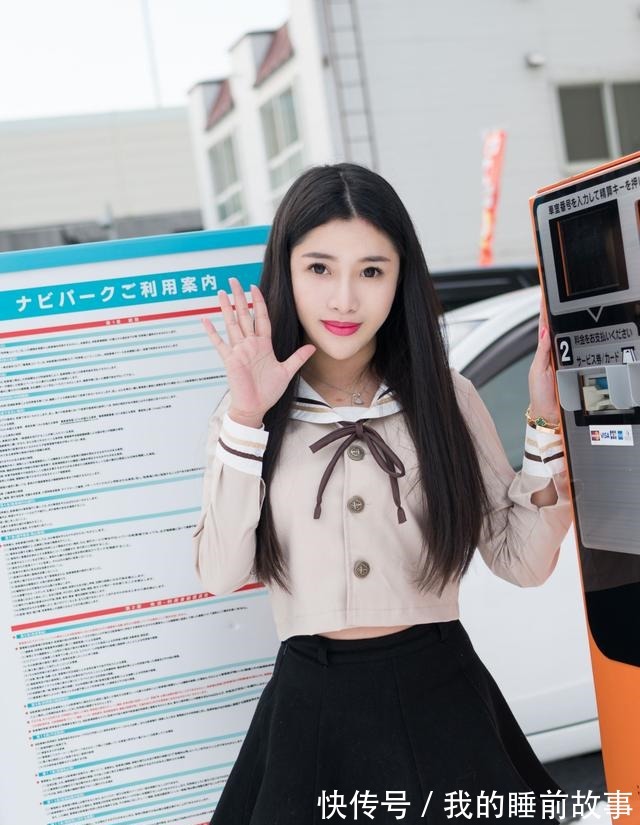 学院 杏色的学院风上衣颜色清爽百搭,搭配黑色的高腰伞裙,甜美减龄!