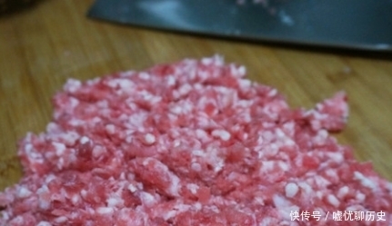 炸丸子时,牢记“3要2不要”,外酥里嫩,鲜香入味,凉了也不硬!