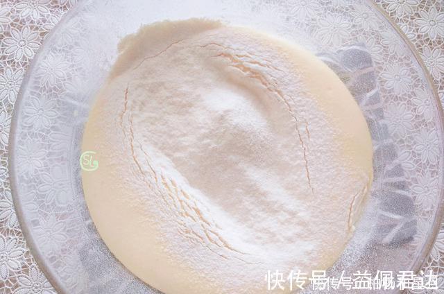 鸡蛋这样做,孩子太喜欢吃了,无水无油无添加,口感又香又脆