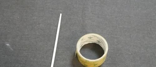 赶紧在筷子上粘透明胶带,后悔现在才知道,解决了家里的大烦恼