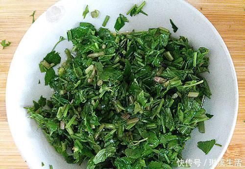 无公害草本蔬菜|西红柿韭菜靠边站,此菜才是和鸡蛋绝配,简单一做,才上桌就抢光