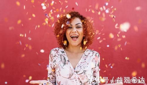 女人|女人开始衰老,身体会有5种表现,若1个都没有,说明还很年轻