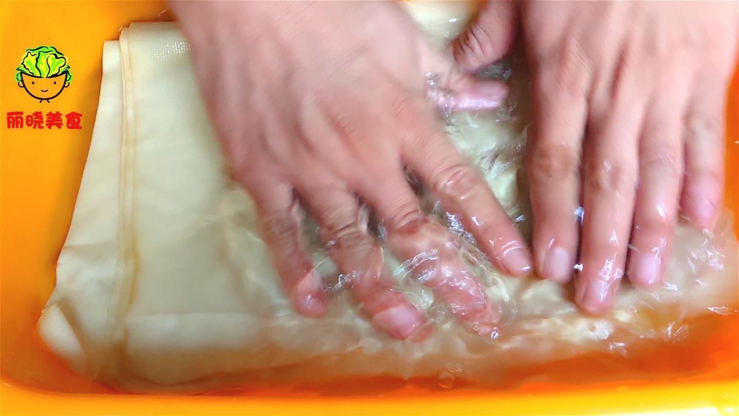 豆腐皮别炒菜了，教你好吃做法，我家一周吃5次，真的是太解馋了