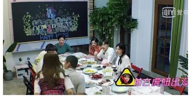 “胖虎”高秋梓成團(tuán)寵，與王彥霖互懟不停，被金星4字懟成表情包