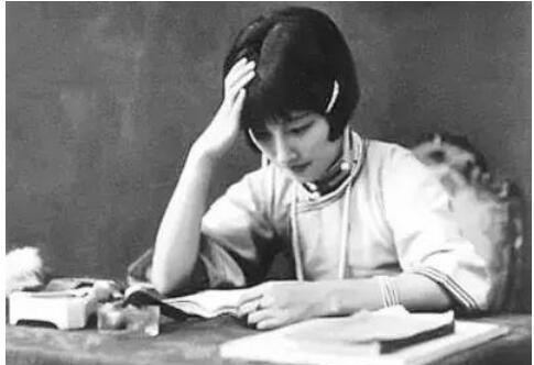 从来不|民国名媛的生活究竟多奢侈?每天换三次衣服,喜欢的衣服从来不买