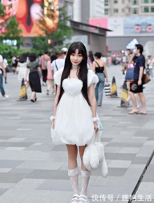 特别的女人|穿搭特别的女人,人群里一眼就可以看见