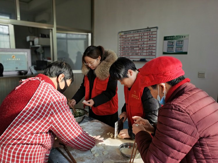  幸福|扬传统文化，展“吾家”幸福！济宁曲阜市小雪街道武家村为老年人举办乐和宴活动