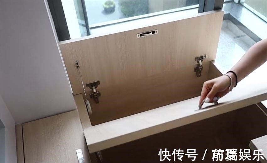 收纳|小两口买下21㎡婚房,巴掌大的家挤出“双客厅”,生活去繁从简