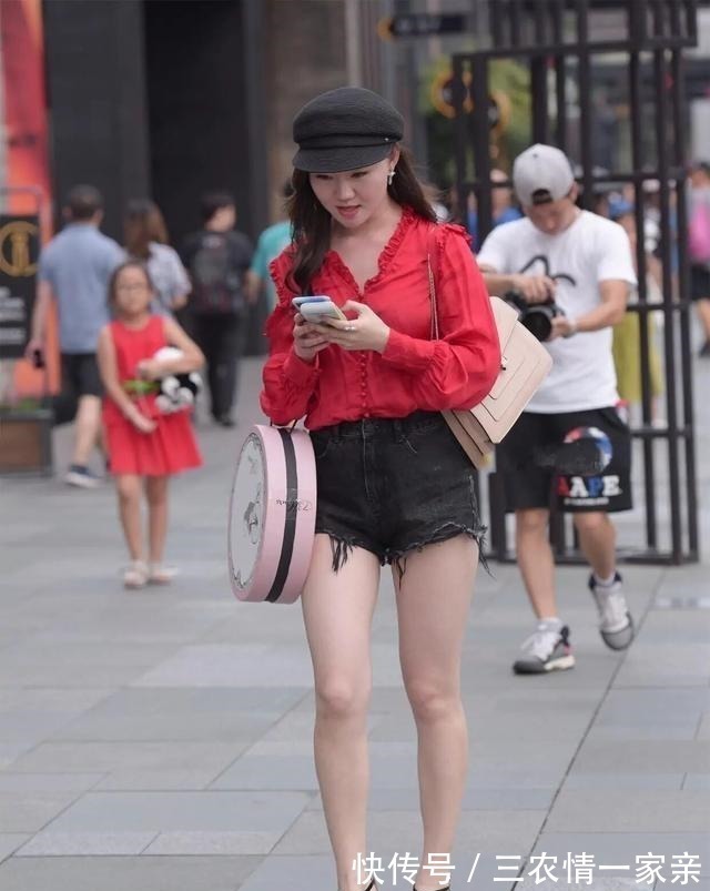 减龄 青春朝气的瑜伽裤穿搭减龄显气质,配出雍容的气质,清澈甜美!