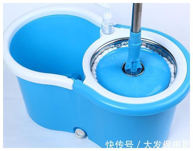 材质|拖地用清水越擦越脏，教你一个小妙招，适合任何材质地板，很干净