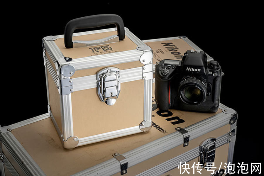 尼康f5|卖情怀？全球限量250个的尼康F5相机盒你心动吗