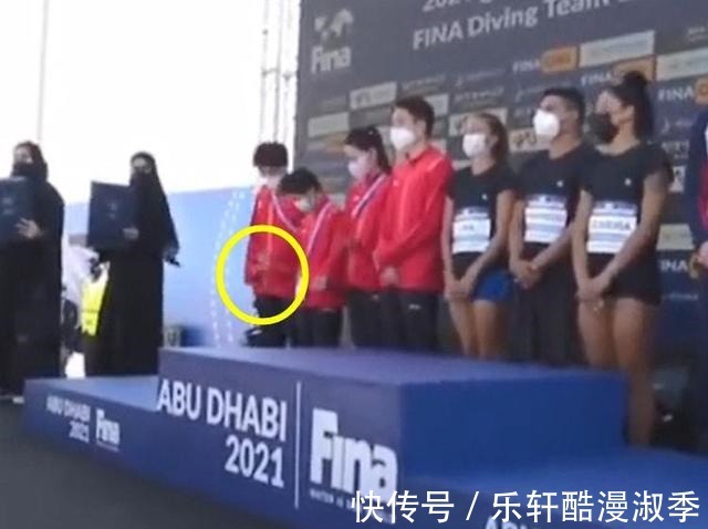 王涵|有心了!全红婵等台前,谁注意她这个举动,与队友手牵手一起欢呼