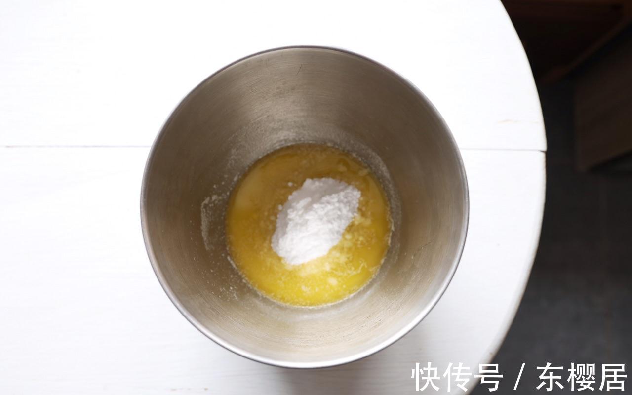 香酥可口的咸蛋黄酥，浓浓椰香，满口酥脆