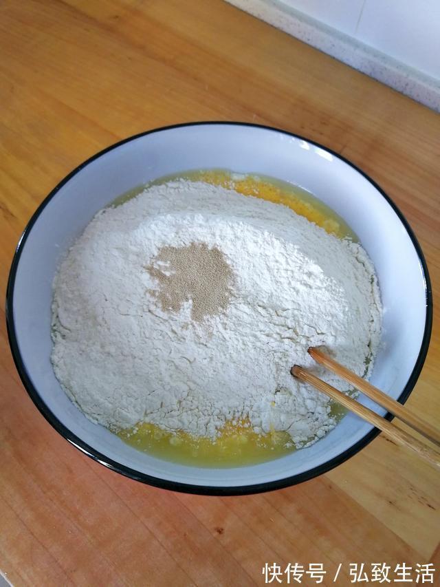 面包新做法,不揉手套膜,简单快速,外酥里软,人人都会做的面包