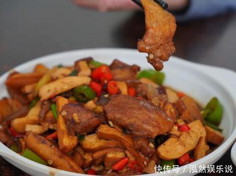 不管炒什么肉,直接下锅是不对的,牢记3点,肉片更嫩滑更入味
